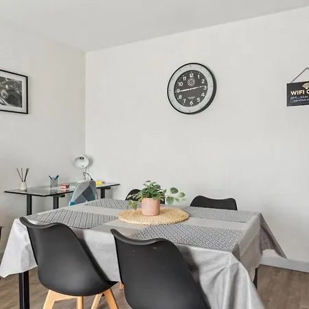 La Jol'nantaise - Proche Tram Ligne 2 & 3 Et Bus *