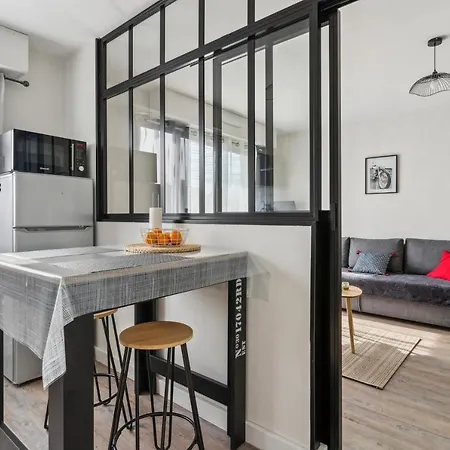 La Jol'nantaise - Proche Tram Ligne 2 & 3 Et Bus Apartment