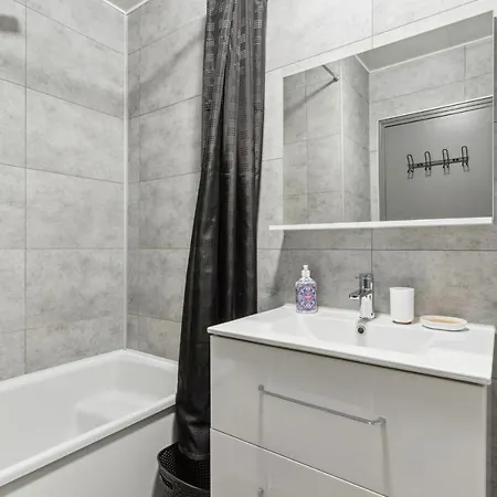 La Jol'nantaise - Proche Tram Ligne 2 & 3 Et Bus Appartement *