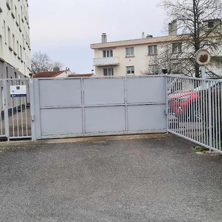 La Jol'nantaise - Proche Tram Ligne 2 & 3 Et Bus