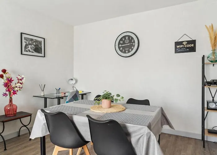 La Jol'nantaise - Proche Tram Ligne 2 & 3 Et Bus *