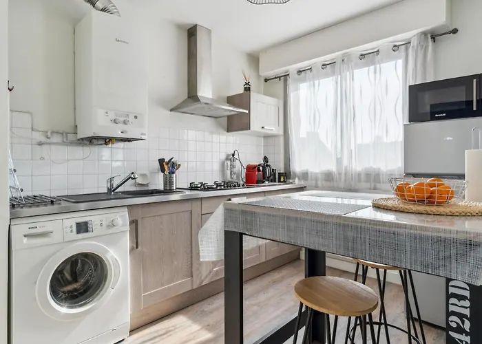 La Jol'nantaise - Proche Tram Ligne 2 & 3 Et Bus Apartamento