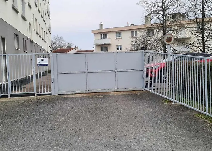 La Jol'nantaise - Proche Tram Ligne 2 & 3 Et Bus